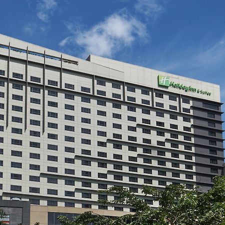 Holiday Inn & Suites Makati By Ihg Makati City Ngoại thất bức ảnh Holiday Inn Express in Cebu, Philippines