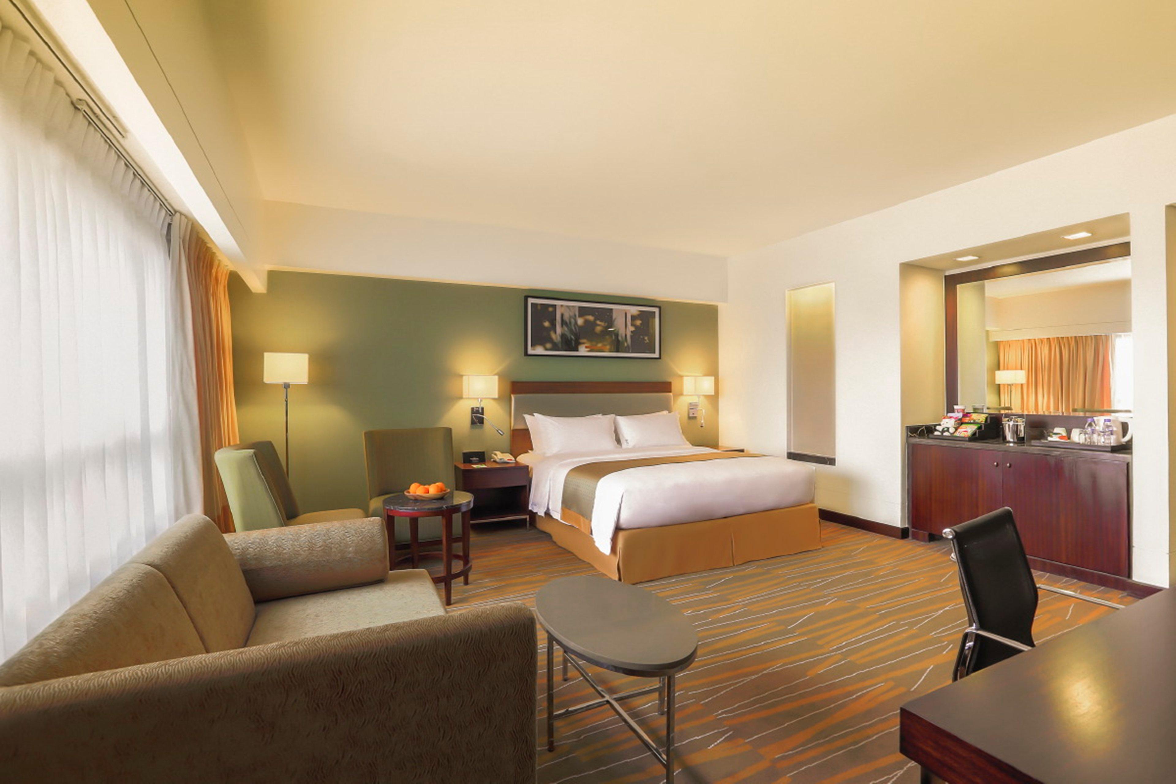 Holiday Inn & Suites Makati By Ihg Makati City Ngoại thất bức ảnh Suite