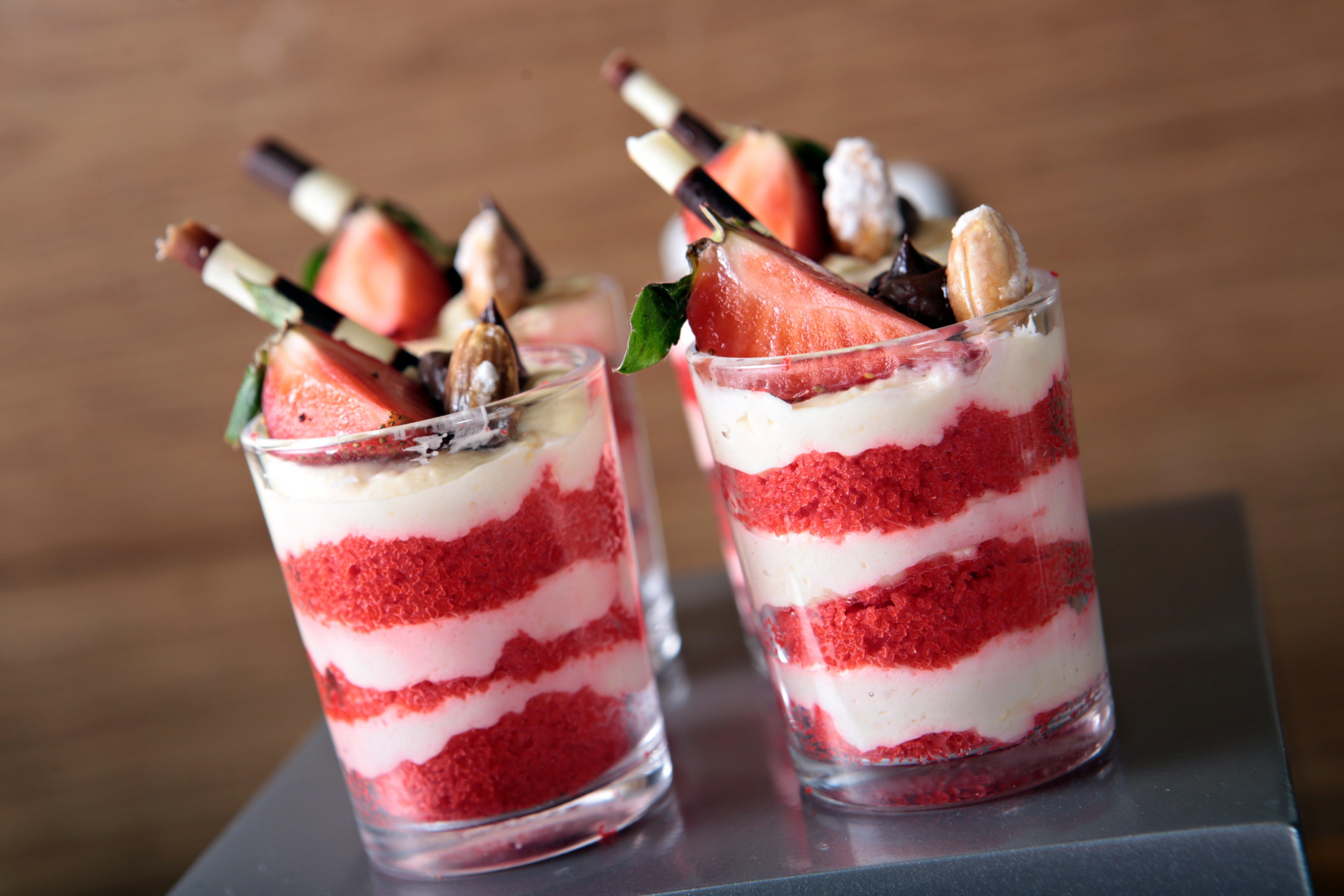 Holiday Inn & Suites Makati By Ihg Makati City Ngoại thất bức ảnh A strawberry parfait