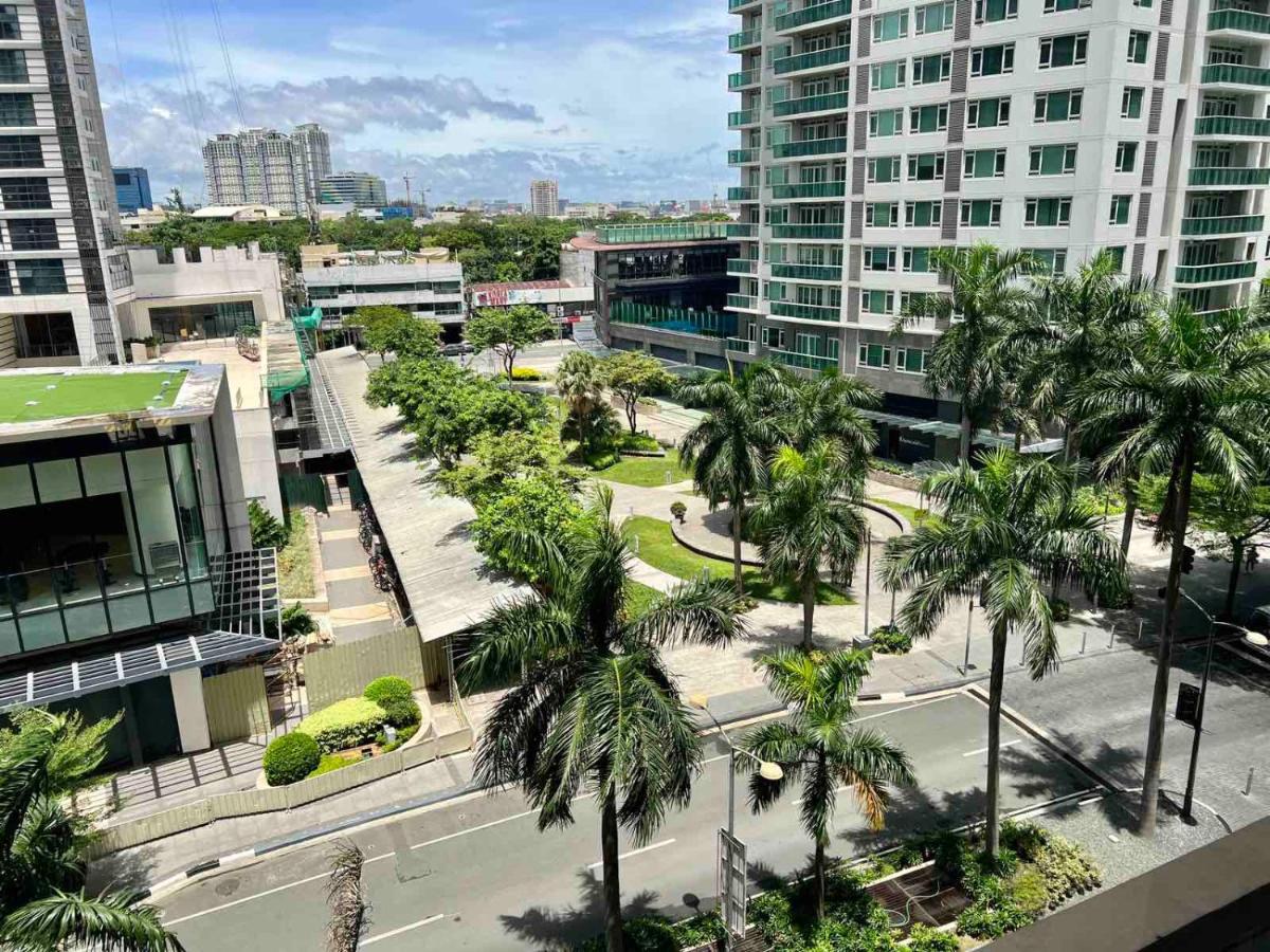 Holiday Inn & Suites Makati By Ihg Makati City Ngoại thất bức ảnh Rockwell Center