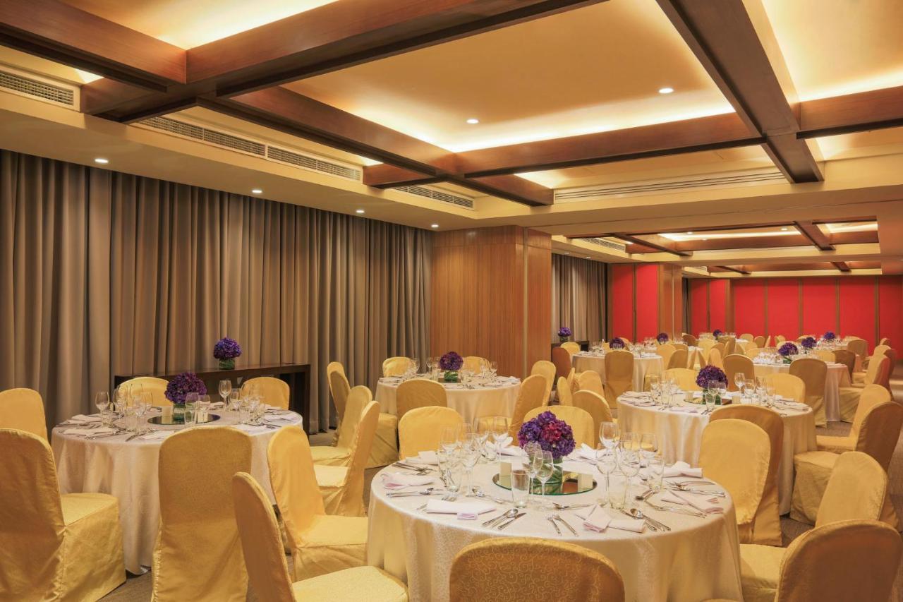 Holiday Inn & Suites Makati By Ihg Makati City Ngoại thất bức ảnh The ballroom