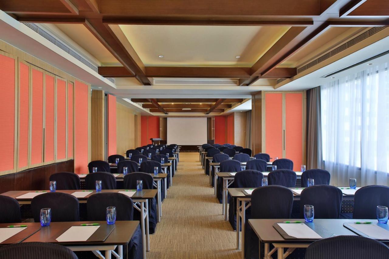 Holiday Inn & Suites Makati By Ihg Makati City Ngoại thất bức ảnh Meeting room
