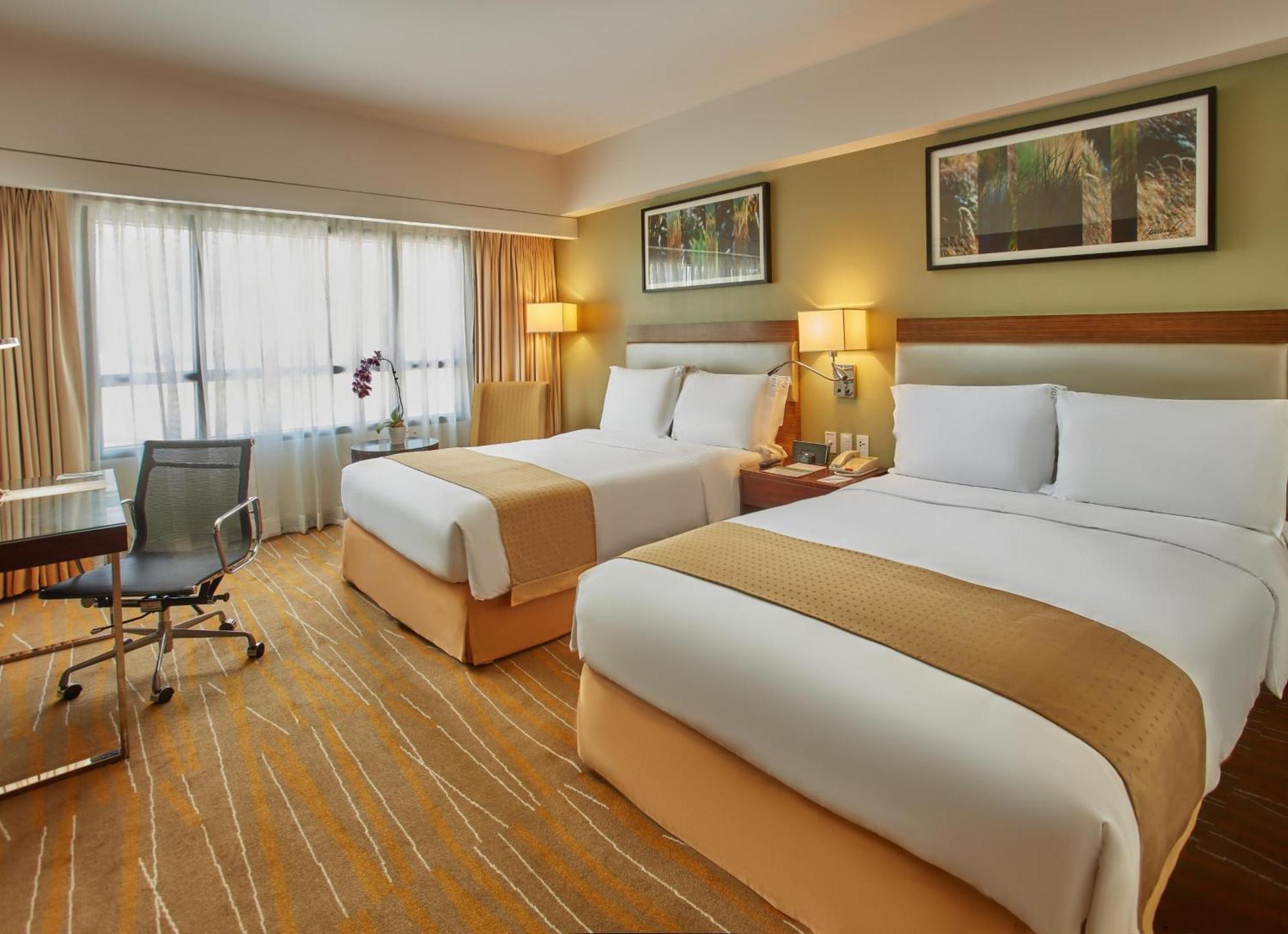 Holiday Inn & Suites Makati By Ihg Makati City Ngoại thất bức ảnh Deluxe Room