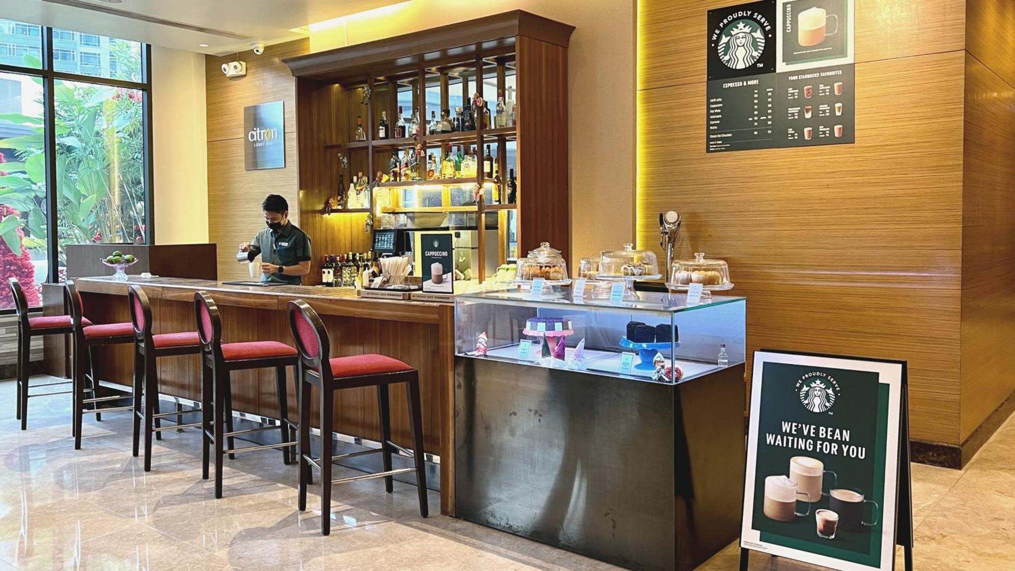 Holiday Inn & Suites Makati By Ihg Makati City Ngoại thất bức ảnh Starbucks in Hong Kong