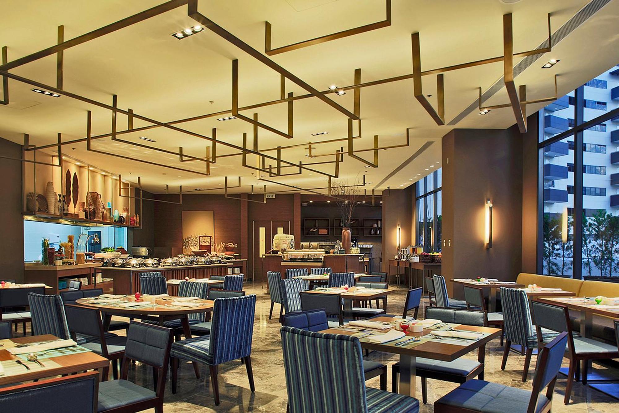 Holiday Inn & Suites Makati By Ihg Makati City Ngoại thất bức ảnh The restaurant